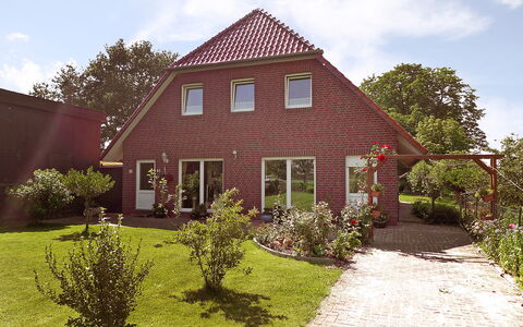 Villa Sorgenfrei: Plante, Himmel, Sky, Bygning, Ejendom, Vindue, Hus, Træ, Land Lot, Sommerhus