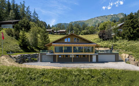 Paisible: Plante, Himmel, Sky, Bygning, Vindue, Naturlige Landskab, Træ, Land Lot, Highland, Sommerhus