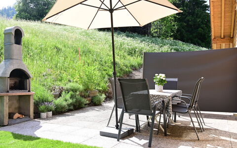 Paisible: Plante, Bord, Ejendom, Møbel, Natur, Træ, Botanik, Skygge, Udendørs Møbler, Udendørs Bord