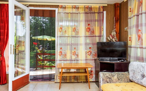 Rosso: Møbel, Bord, Bygning, Vindue, Gardin, Dekoration, Træ, Textile, Orange, Couch