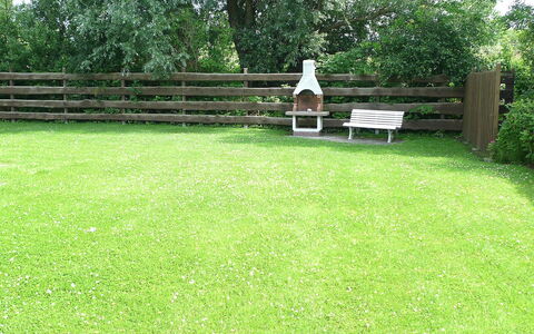 Molenstrasse: Lawn, Græs, Ejendom, Gård, Backyard, Land Lot, Græsfamilien, Hegn, Have, Græs-