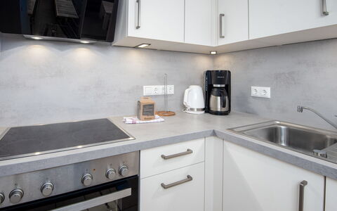 Molenstrasse: Køkken, Countertop, Køkken Apparat, Større Bandage, Husholdningsapparat, Cabinetry, Indretning, Gulvbelægning, Komfur, Komfur