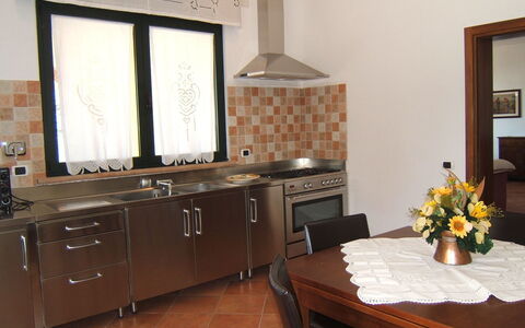 Villa Giulia Follonica: Værelse, Møbel, Ejendom, Countertop, Cabinetry, Indretning, Køkken, Bygning, Etage, Flise