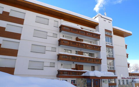 Résidence Christina Apt. 305: Ejendom, Lejlighed, Bygning, Arkitektur, Hus, Vinter, Boligområde, Ejendom, Sne, Ejerlejlighed