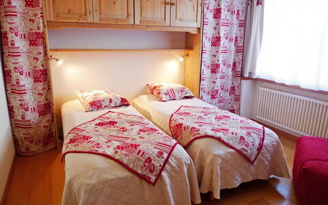 Résidence Christina Apt. 305: Soveværelse, Seng, Møbel, Værelse, Sengetøj, Sengetøj, Gardin, Bed Frame, Ejendom, Indretning