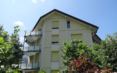 Blackenmattli: Bygning, Himmel, Ejendom, Vindue, Plante, Sky, Hus, Træ, Sommerhus, Ejendom