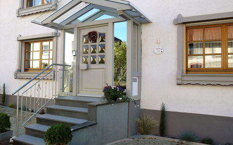 Landhaus Weisser: Ejendom, Bygning, Hus, Hjem, Ejendom, Arkitektur, Facade, Tag, Vindue, Kvarter