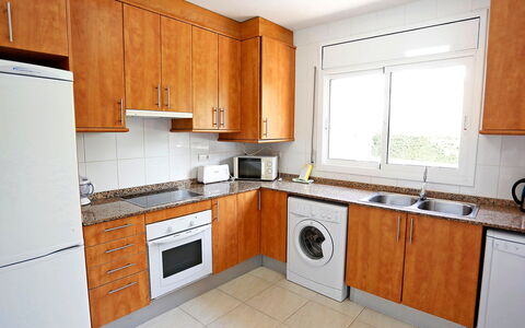 Villa Llobeta: Ejendom, Værelse, Køkken, Cabinetry, Countertop, Møbel, Bygning, Større Bandage, Hus, Indretning