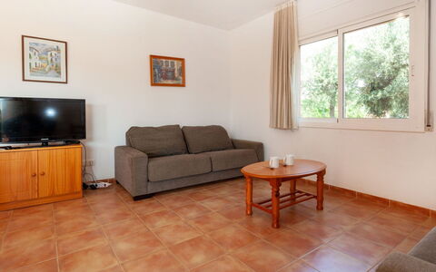 Villa Cala Vidre B: Brun, Couch, Ejendom, Møbel, Bord, Komfort, Cabinetry, Billedramme, Træ, Stue