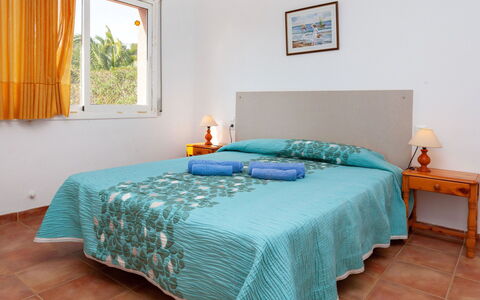 Villa Cala Vidre B: Møbel, Ejendom, Bygning, Bord, Vindue, Azure, Træ, Textile, Komfort, Indretning