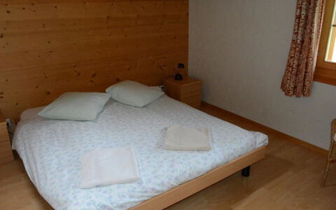 Anne (2. Stock): Møbel, Ejendom, Bygning, Komfort, Indretning, Gardin, Træ, Bed Frame, Hus, Seng
