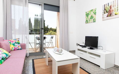 Marina: Møbel, Ejendom, Couch, Hvid, Komfort, Bord, Indretning, Gulvbelægning, Etage, Træ