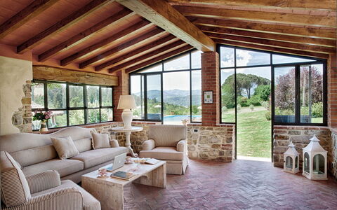 Villa Sant' Angelo: Møbel, Indretning, Træ, Couch, Hjem, Loft, Gulvbelægning, Bord, Etage, Stue