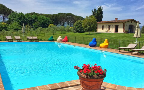 Villa Sant' Angelo: Svømmepøl, Ejendom, Ferie, Fritid, Azure, Ejendom, Hus, Sommer, Bygning, Udvej