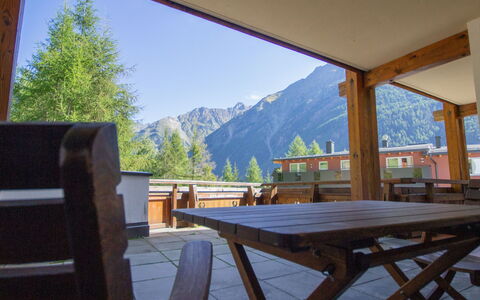 Sölden 510: Himmel, Ejendom, Daytime, Bord, Plante, Natur, Skygge, Træ, Veranda, Bjerg
