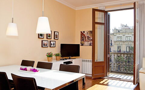 Eixample Esquerre Gran Via Balmes: Værelse, Spisestue, Indretning, Loft, Ejendom, Møbel, Bygning, Etage, Bord, Belysning