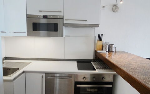 Cogolin 181: Countertop, Køkken, Ejendom, Værelse, Cabinetry, Møbel, Komfur, Større Bandage, Indretning, Etage