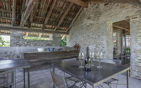 Borgo del Riondino: Bord, Møbel, Stol, Indretning, Etage, Gulvbelægning, Træ, Ejendom, Hal, Bygning