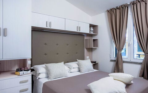 Castiglione della Pescaia 140: Soveværelse, Møbel, Seng, Værelse, Ejendom, Indretning, Sengetøj, Bed Frame, Madras, Gardin