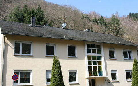 Wildbadstrasse: Ejendom, Hus, Tag, Hjem, Bygning, Ejendom, Sommerhus, Boligområde, Vindue, Estate