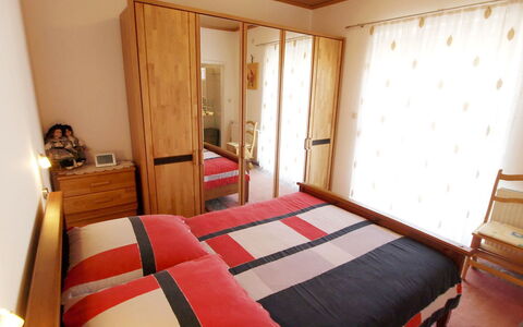 Novigrad (Zadar) 307: Soveværelse, Seng, Værelse, Møbel, Bed Frame, Ejendom, Sengetøj, Madras, Indretning, Bygning