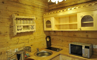 Zakopane 200: Countertop, Værelse, Håndvask, Cabinetry, Ejendom, Møbel, Indretning, Køkken, Belysning, Under-Skabsbelysning