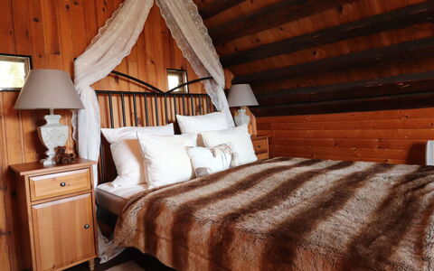 Reserl: Soveværelse, Seng, Møbel, Værelse, Ejendom, Bed Frame, Sengetøj, Sengetøj, Indretning, Attic