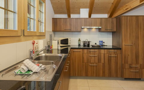 Staubbach: Gulvbelægning, Træ, Køkken, Indretning, Møbel, Cabinetry, Countertop, Etage, Loft, Køkken Apparat