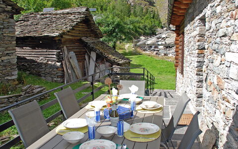 Rustico Dell'Orino: Ejendom, Bygning, Hus, Værelse, Træ, Backyard, Sommerhus, Gård, Landskab, Bord