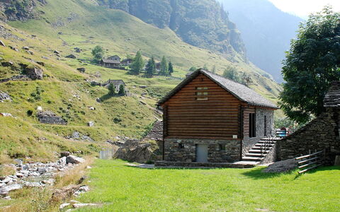 Rustico Dell'Orino: Bjerg, Bjergrige Landskabsformer, Highland, Bjergkæde, Hytte, Hill Station, Naturlige Landskab, Alps, Ejendom, Hus