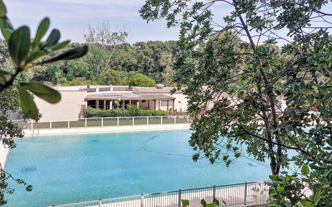 Le Luberon: Vand, Træ, Svømmepøl, Kompositmateriale, Udvej, Skygge, Thermae, Estate, Hacienda, Eco Hotel