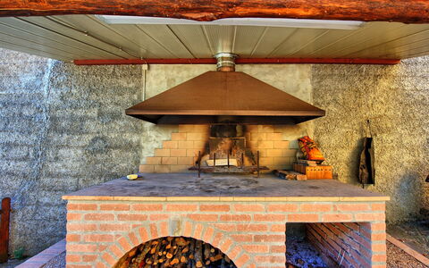 Villa Lorenzo: Murværk Oven, Hearth, Køkken Apparat, Værelse, Oven, Arkitektur, Bygning, Hus, Indretning