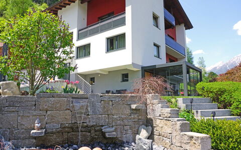 Urgbach Apart: Himmel, Plante, Bygning, Daytime, Ejendom, Vindue, Træ, Arkitektur, Urban Design, Fritid