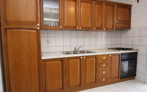 Repak: Cabinetry, Countertop, Møbel, Køkken, Værelse, Ejendom, Skab, Bejdse, Større Bandage, Indretning