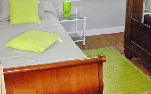O'Petit Bonheur: Møbel, Værelse, Ejendom, Seng, Bed Frame, Soveværelse, Etage, Madras, Indretning, Sengetøj