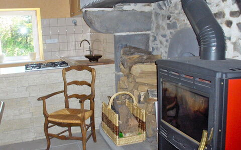 O'Petit Bonheur: Hearth, Brændeovn, Ildsted, Værelse, Komfur, Varme, Murværk Oven, Større Bandage, Husholdningsapparat, Møbel