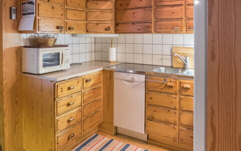 Mäntylä A-Osa: Cabinetry, Træ, Køkken, Gulvbelægning, Countertop, Indretning, Skuffe, Etage, Skab, Køkken Apparat