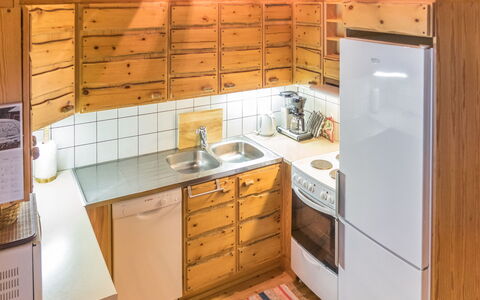 Mäntylä A-Osa: Træ, Køkken, Cabinetry, Indretning, Countertop, Loft, Gulvbelægning, Større Bandage, Værelse, Bejdse