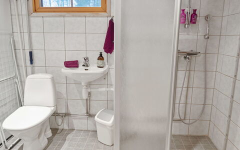 Suopursu: Gulvbelægning, Sanitærarmatur, Etage, Badeværelse, Indretning, Vvs, Toilet, Værelse, Toiletbræt, Håndvask