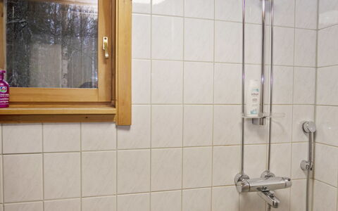 Varsta: Væg, Sanitærarmatur, Gulvbelægning, Vvs, Indretning, Etage, Badeværelse, Brusehoved, Værelse, Tap