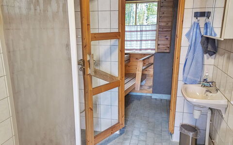 Alakitkajärvi, Takkusalmi: Træ, Gulvbelægning, Etage, Sanitærarmatur, Værelse, Dør, Vvs, Bejdse, Hårdttræ, Badeværelse