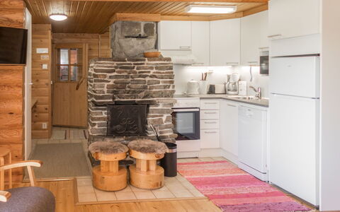 Ruka-Kitkan Käki: Træ, Loft, Indretning, Møbel, Gulvbelægning, Etage, Værelse, Køkken, Cabinetry, Bejdse