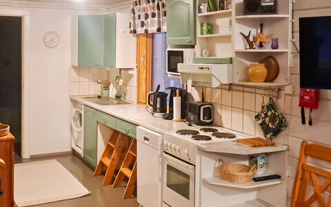 Pajalan Piilopirtti: Møbel, Køkken, Indretning, Træ, Countertop, Gulvbelægning, Større Bandage, Køkken Apparat, Lysarmatur, Cabinetry
