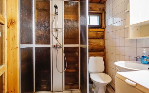Örtsylä B: Seng, Møbel, Soveværelse, Indretning, Sengetøj, Sengetøj, Gulvbelægning, Træ, Etage, Værelse
