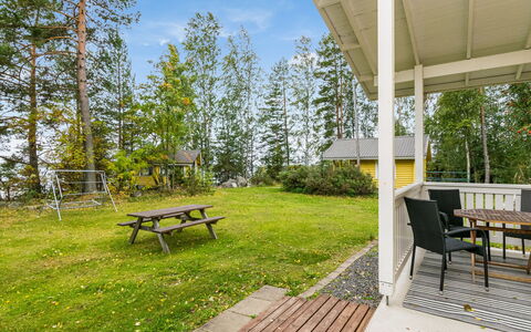 Aurinkoniemi: Græs, Hus, Sommerhus, Land Lot, Hjem, Estate, Lawn, Sidespor, Stuehus, Veranda