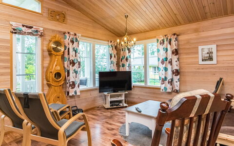 Aurinkoniemi: Græs, Hus, Sommerhus, Land Lot, Hjem, Estate, Lawn, Sidespor, Stuehus, Veranda