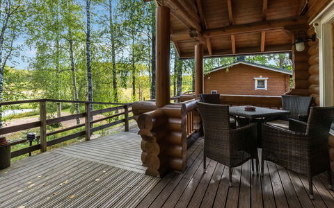 Koivuranta: Træ, Veranda, Møbel, Gulvbelægning, Sommerhus, Hårdttræ, Loft, Bejdse, Stol, Dæk