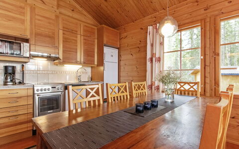 Korpilahti: Græs, Hus, Sommerhus, Land Lot, Hjem, Estate, Lawn, Sidespor, Stuehus, Veranda
