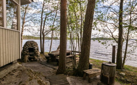 Mäntyrinne: Træ, Sommerhus, Bjælkehytte, Skov, Skur, Garden Bygninger, Lærk, Woodland, Bejdse