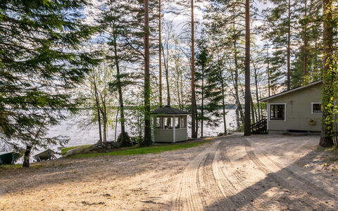 Mäntyrinne: Træ, Sommerhus, Bjælkehytte, Skov, Skur, Garden Bygninger, Lærk, Woodland, Bejdse